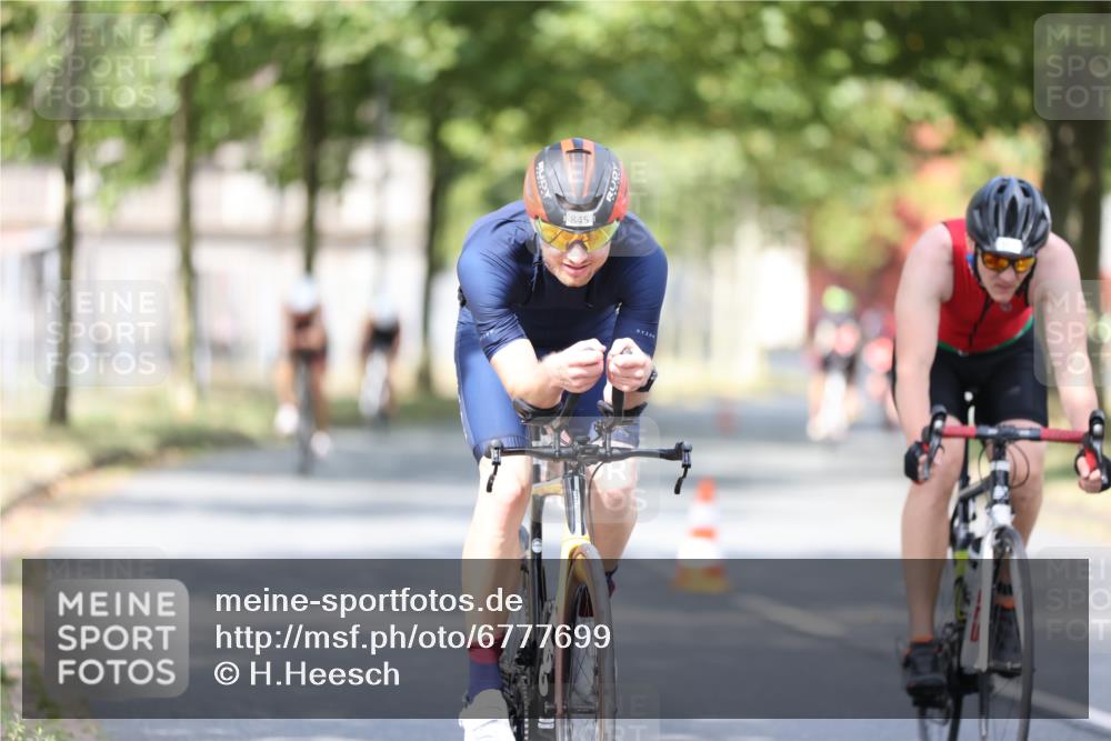 11.08.2024 - GEWOBA Citytriathlon Bremen H.Heesch http://msf.ph/oto/6777699 11.08.2024 11:46:01 Radfahren 755, 775, 806, 845, 853, 873, 954, 962 meine-sportfotos.de