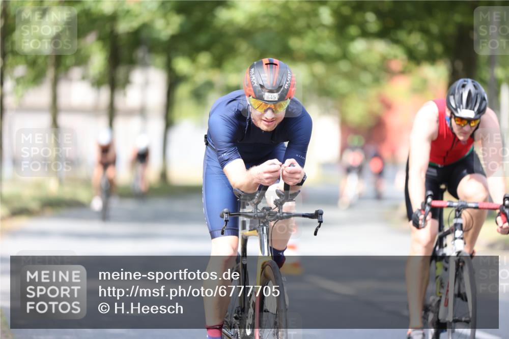 11.08.2024 - GEWOBA Citytriathlon Bremen H.Heesch http://msf.ph/oto/6777705 11.08.2024 11:46:01 Radfahren 755, 775, 806, 845, 853, 873, 954, 962 meine-sportfotos.de