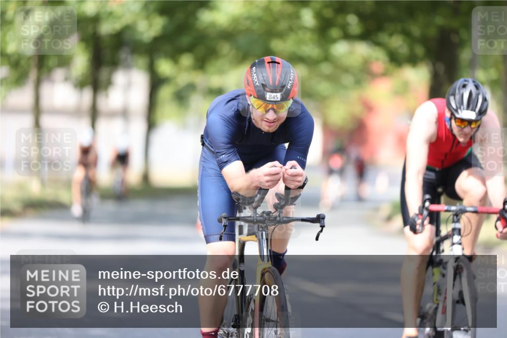 11.08.2024 - GEWOBA Citytriathlon Bremen H.Heesch http://msf.ph/oto/6777708 11.08.2024 11:46:01 Radfahren 755, 775, 806, 845, 853, 873, 954, 962 meine-sportfotos.de