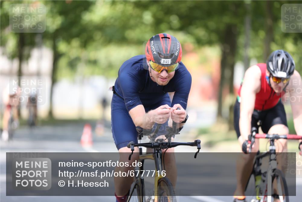 11.08.2024 - GEWOBA Citytriathlon Bremen H.Heesch http://msf.ph/oto/6777716 11.08.2024 11:46:01 Radfahren 755, 775, 806, 845, 853, 873, 954, 962 meine-sportfotos.de