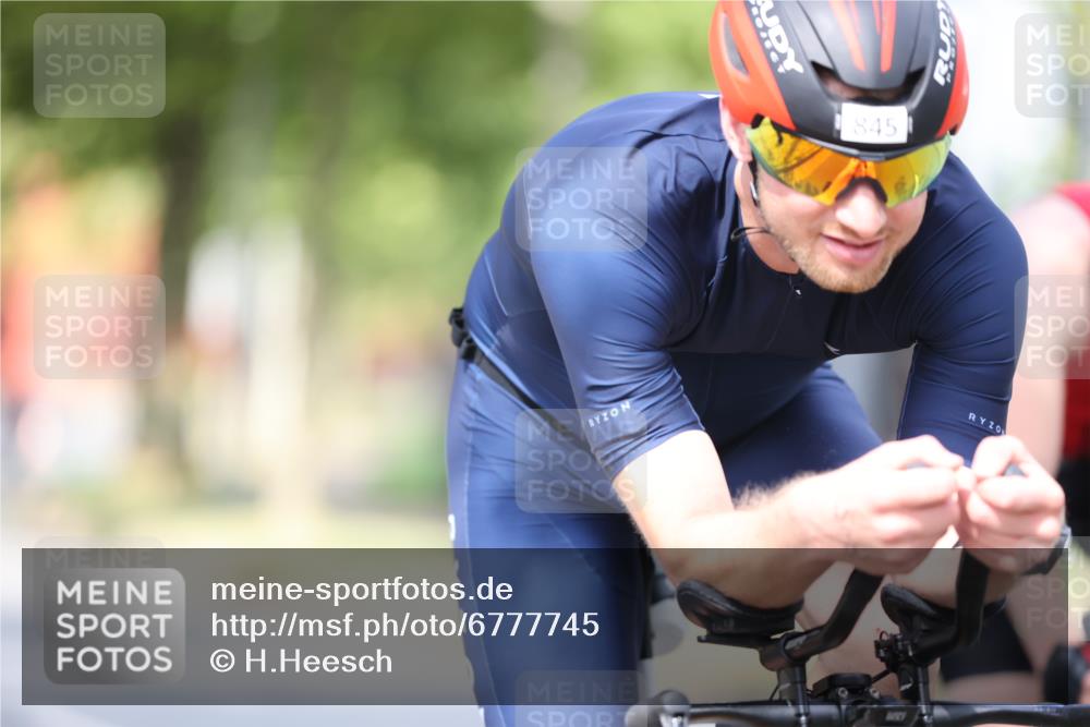 11.08.2024 - GEWOBA Citytriathlon Bremen H.Heesch http://msf.ph/oto/6777745 11.08.2024 11:46:02 Radfahren 755, 775, 806, 845, 853, 954, 962 meine-sportfotos.de