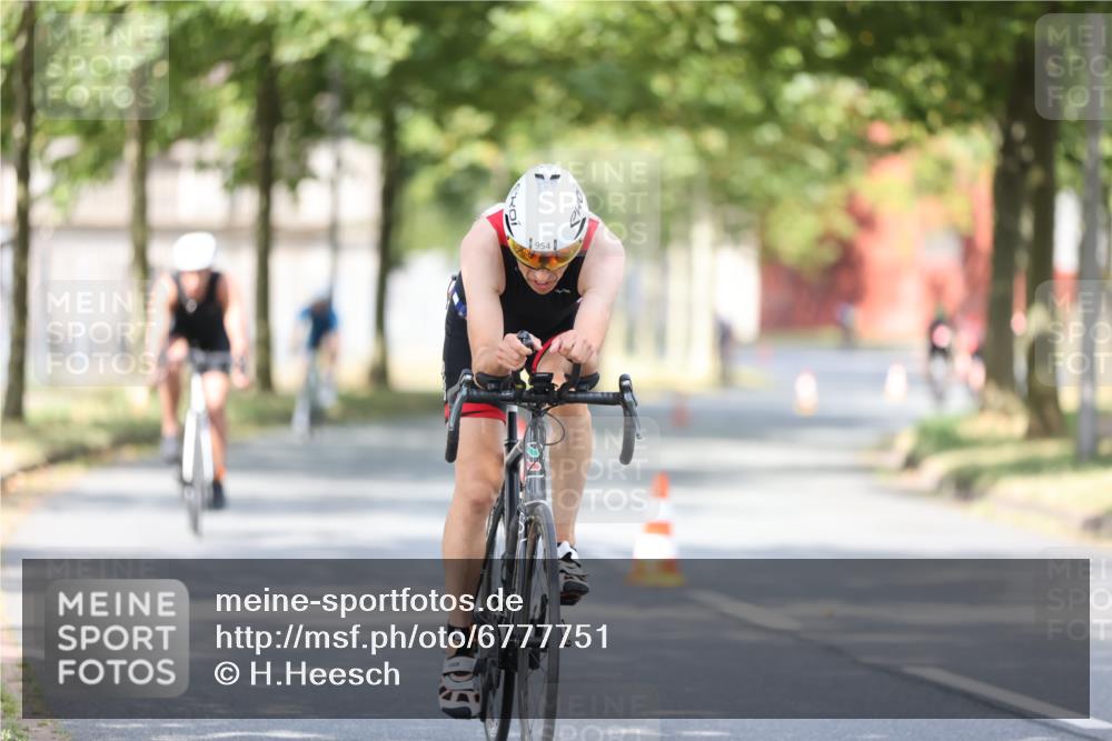 11.08.2024 - GEWOBA Citytriathlon Bremen H.Heesch http://msf.ph/oto/6777751 11.08.2024 11:46:04 Radfahren 755, 775, 806, 845, 853, 954, 962 meine-sportfotos.de