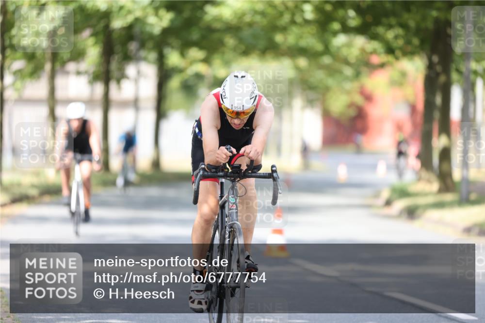 11.08.2024 - GEWOBA Citytriathlon Bremen H.Heesch http://msf.ph/oto/6777754 11.08.2024 11:46:04 Radfahren 755, 775, 806, 845, 853, 954, 962 meine-sportfotos.de