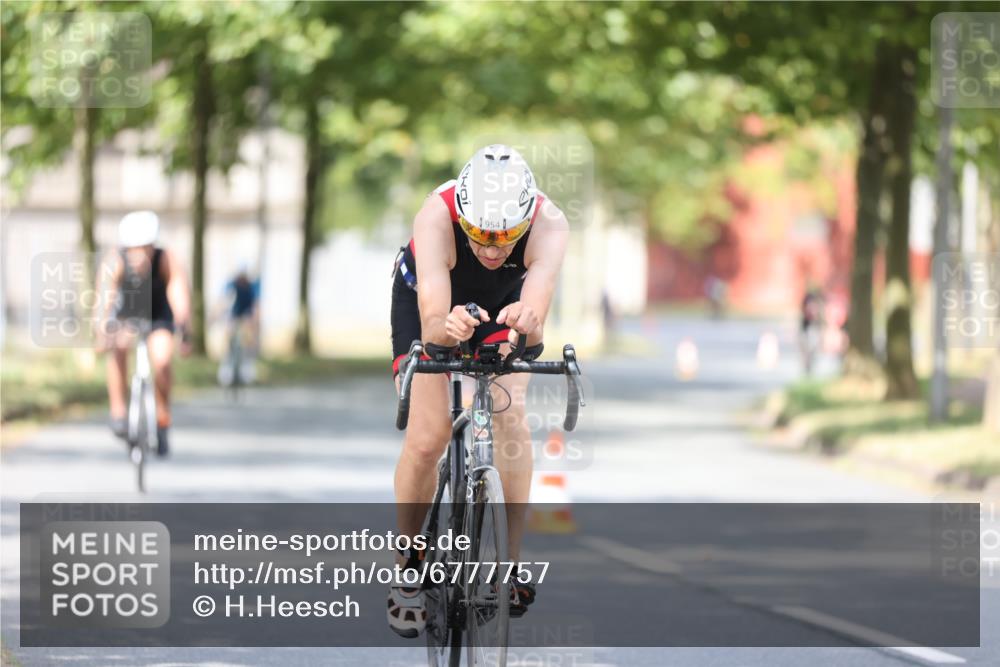 11.08.2024 - GEWOBA Citytriathlon Bremen H.Heesch http://msf.ph/oto/6777757 11.08.2024 11:46:04 Radfahren 755, 775, 806, 845, 853, 954, 962 meine-sportfotos.de