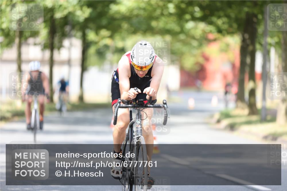 11.08.2024 - GEWOBA Citytriathlon Bremen H.Heesch http://msf.ph/oto/6777761 11.08.2024 11:46:05 Radfahren 755, 775, 806, 845, 853, 954, 962 meine-sportfotos.de