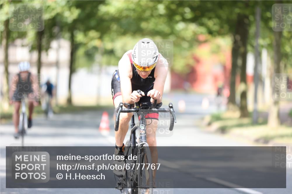 11.08.2024 - GEWOBA Citytriathlon Bremen H.Heesch http://msf.ph/oto/6777767 11.08.2024 11:46:05 Radfahren 755, 775, 806, 845, 853, 954, 962 meine-sportfotos.de