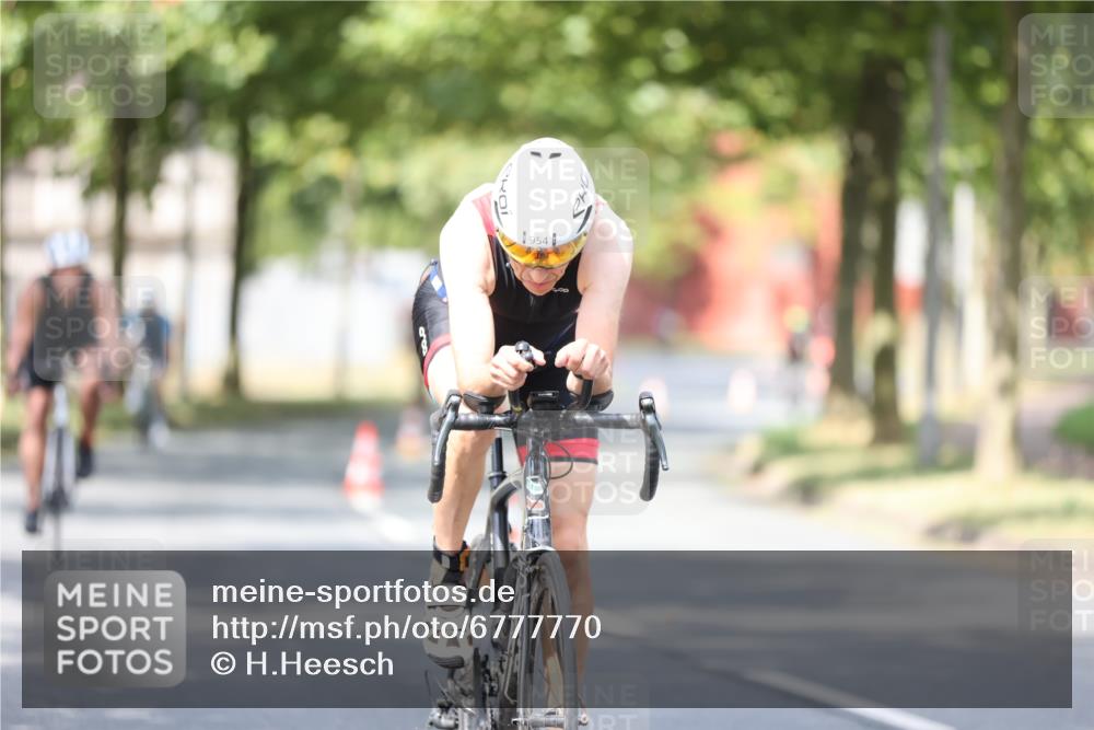 11.08.2024 - GEWOBA Citytriathlon Bremen H.Heesch http://msf.ph/oto/6777770 11.08.2024 11:46:05 Radfahren 755, 775, 806, 845, 853, 954, 962 meine-sportfotos.de