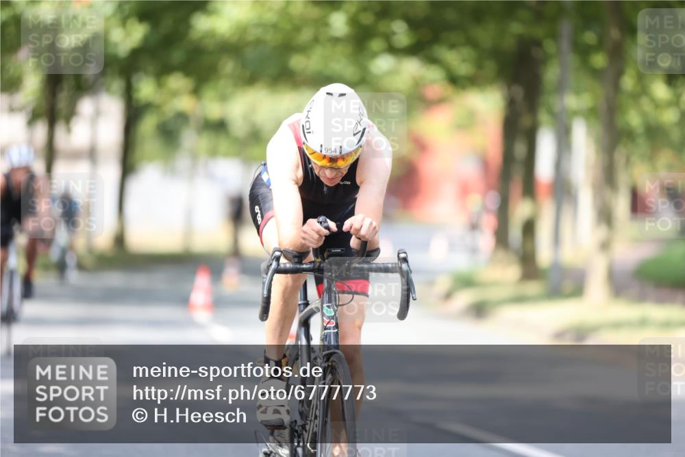 11.08.2024 - GEWOBA Citytriathlon Bremen H.Heesch http://msf.ph/oto/6777773 11.08.2024 11:46:05 Radfahren 755, 775, 806, 845, 853, 954, 962 meine-sportfotos.de
