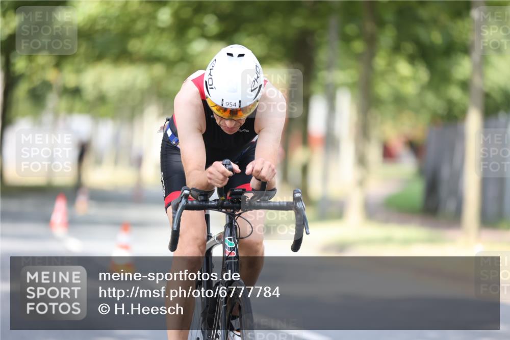 11.08.2024 - GEWOBA Citytriathlon Bremen H.Heesch http://msf.ph/oto/6777784 11.08.2024 11:46:05 Radfahren 755, 775, 806, 845, 853, 954, 962 meine-sportfotos.de
