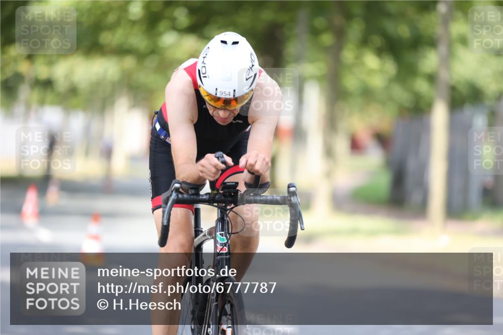 11.08.2024 - GEWOBA Citytriathlon Bremen H.Heesch http://msf.ph/oto/6777787 11.08.2024 11:46:05 Radfahren 755, 775, 806, 845, 853, 954, 962 meine-sportfotos.de