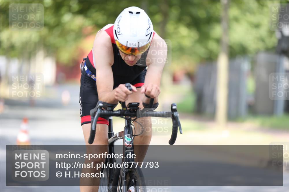 11.08.2024 - GEWOBA Citytriathlon Bremen H.Heesch http://msf.ph/oto/6777793 11.08.2024 11:46:05 Radfahren 755, 775, 806, 845, 853, 954, 962 meine-sportfotos.de