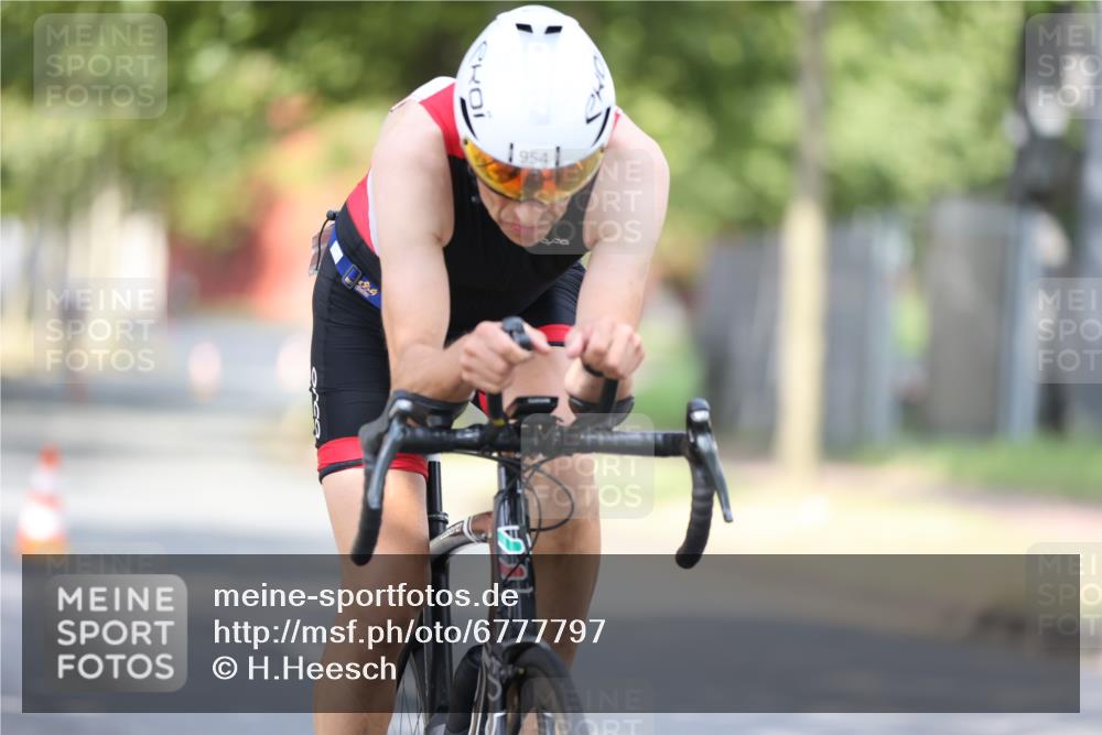 11.08.2024 - GEWOBA Citytriathlon Bremen H.Heesch http://msf.ph/oto/6777797 11.08.2024 11:46:05 Radfahren 755, 775, 806, 845, 853, 954, 962 meine-sportfotos.de