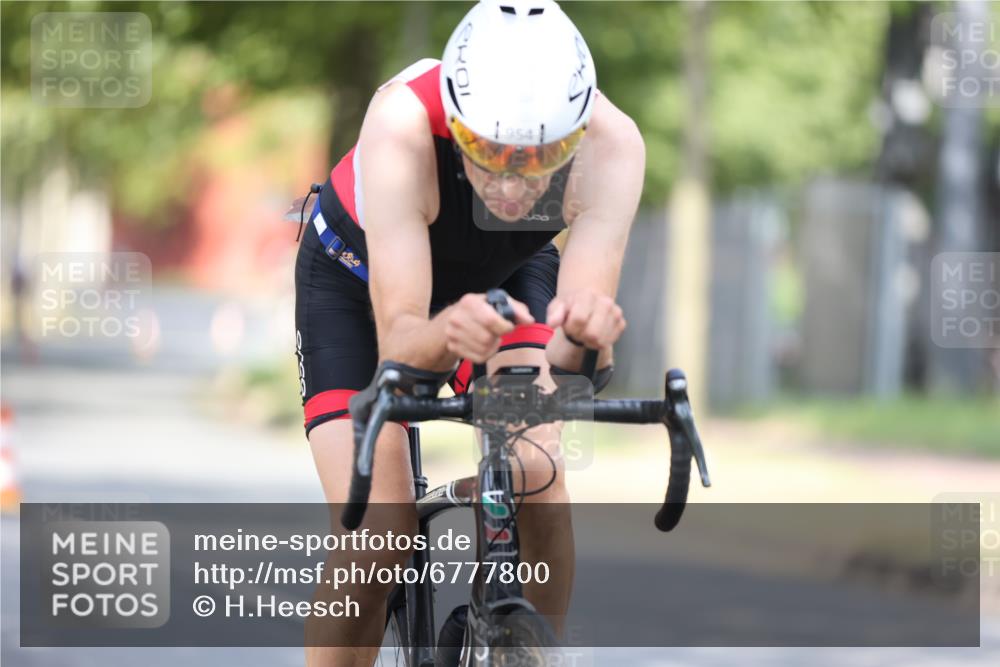11.08.2024 - GEWOBA Citytriathlon Bremen H.Heesch http://msf.ph/oto/6777800 11.08.2024 11:46:05 Radfahren 755, 775, 806, 845, 853, 954, 962 meine-sportfotos.de
