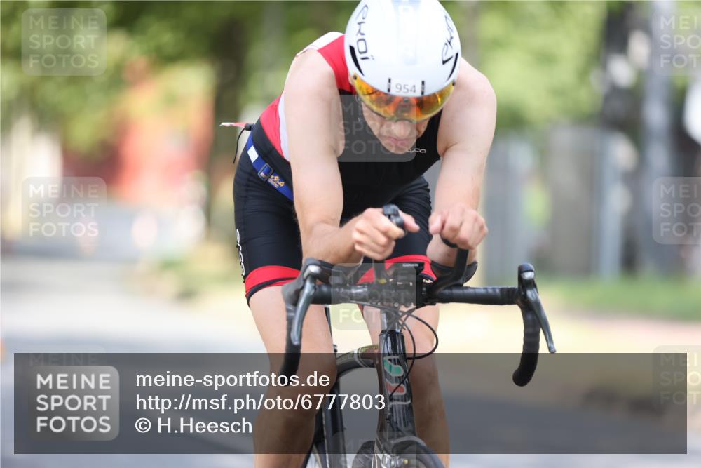 11.08.2024 - GEWOBA Citytriathlon Bremen H.Heesch http://msf.ph/oto/6777803 11.08.2024 11:46:05 Radfahren 755, 775, 806, 845, 853, 954, 962 meine-sportfotos.de