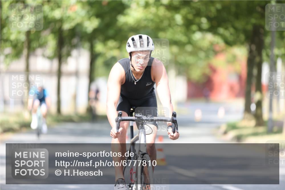 11.08.2024 - GEWOBA Citytriathlon Bremen H.Heesch http://msf.ph/oto/6777810 11.08.2024 11:46:06 Radfahren 755, 775, 806, 845, 853, 954, 962 meine-sportfotos.de