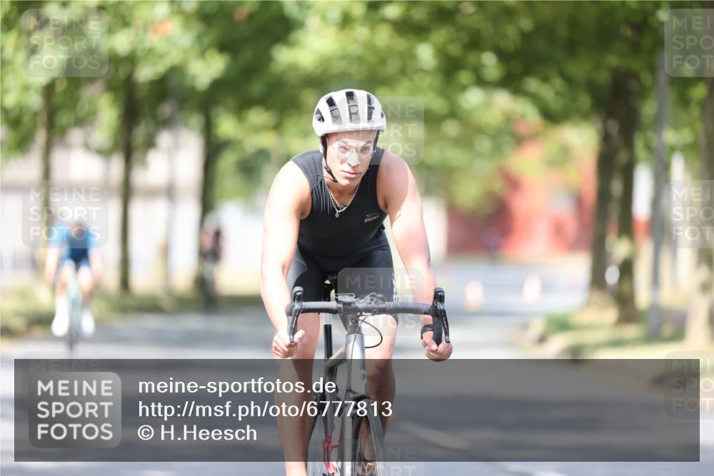 11.08.2024 - GEWOBA Citytriathlon Bremen H.Heesch http://msf.ph/oto/6777813 11.08.2024 11:46:06 Radfahren 755, 775, 806, 845, 853, 954, 962 meine-sportfotos.de