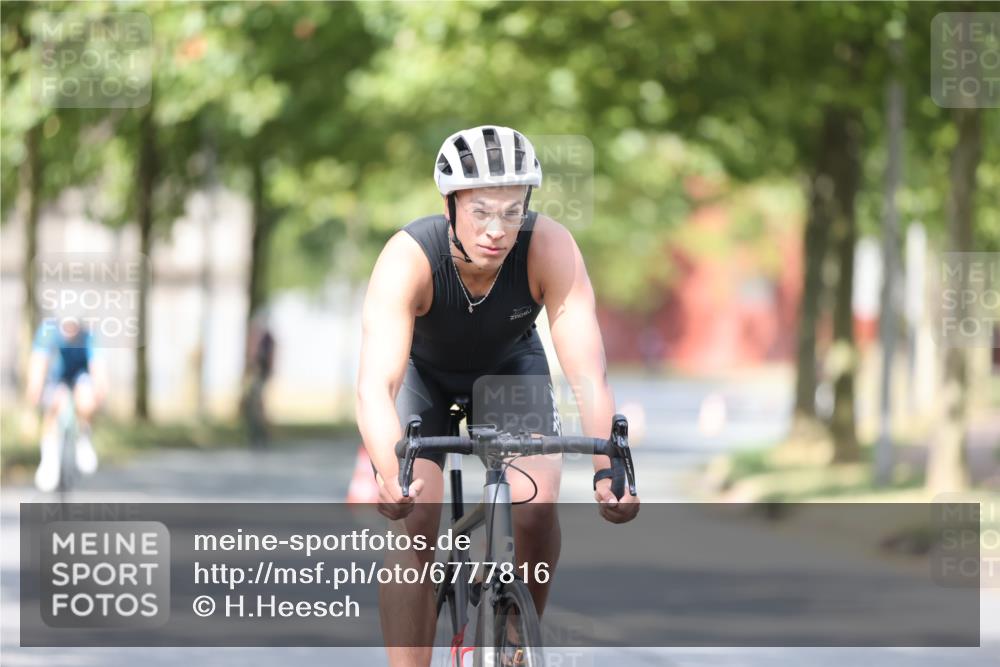11.08.2024 - GEWOBA Citytriathlon Bremen H.Heesch http://msf.ph/oto/6777816 11.08.2024 11:46:07 Radfahren 755, 775, 806, 845, 853, 954, 962 meine-sportfotos.de