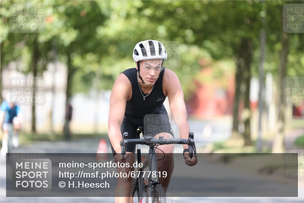 11.08.2024 - GEWOBA Citytriathlon Bremen H.Heesch http://msf.ph/oto/6777819 11.08.2024 11:46:07 Radfahren 755, 775, 806, 845, 853, 954, 962 meine-sportfotos.de
