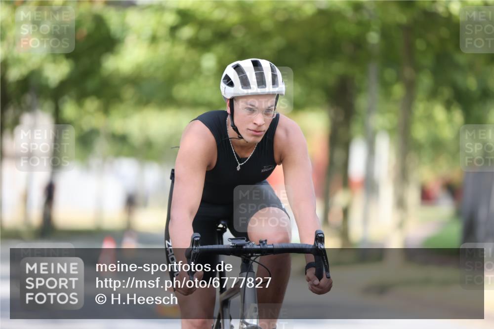 11.08.2024 - GEWOBA Citytriathlon Bremen H.Heesch http://msf.ph/oto/6777827 11.08.2024 11:46:07 Radfahren 755, 775, 806, 845, 853, 954, 962 meine-sportfotos.de