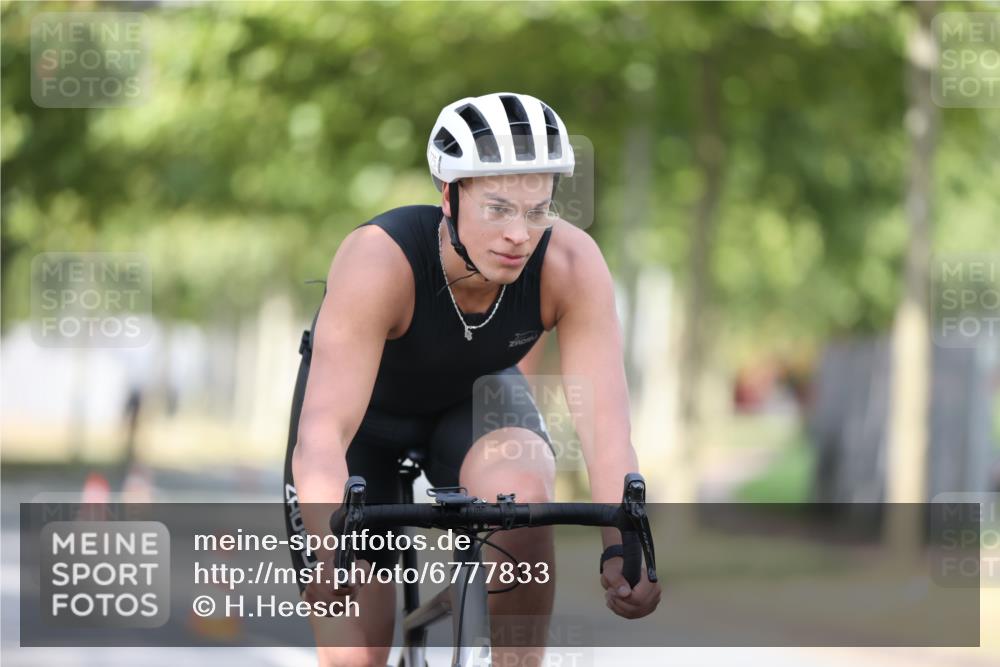 11.08.2024 - GEWOBA Citytriathlon Bremen H.Heesch http://msf.ph/oto/6777833 11.08.2024 11:46:07 Radfahren 755, 775, 806, 845, 853, 954, 962 meine-sportfotos.de