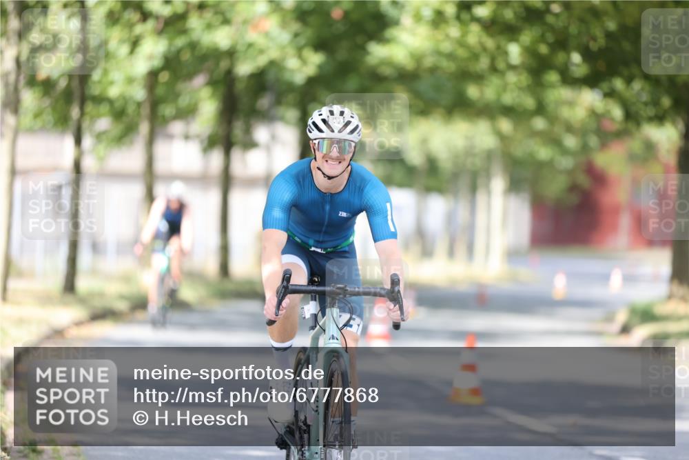 11.08.2024 - GEWOBA Citytriathlon Bremen H.Heesch http://msf.ph/oto/6777868 11.08.2024 11:46:09 Radfahren 755, 775, 806, 845, 853, 954, 962 meine-sportfotos.de