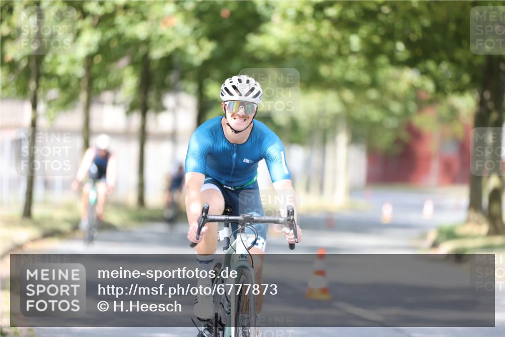 11.08.2024 - GEWOBA Citytriathlon Bremen H.Heesch http://msf.ph/oto/6777873 11.08.2024 11:46:10 Radfahren 755, 775, 806, 845, 853, 954, 962 meine-sportfotos.de