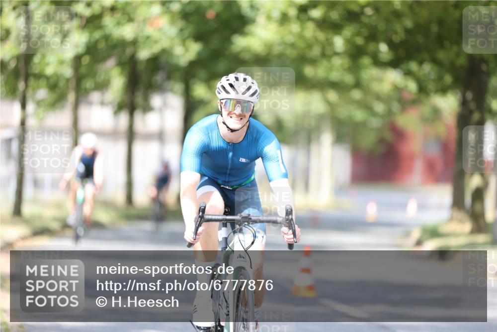 11.08.2024 - GEWOBA Citytriathlon Bremen H.Heesch http://msf.ph/oto/6777876 11.08.2024 11:46:10 Radfahren 755, 775, 806, 845, 853, 954, 962 meine-sportfotos.de