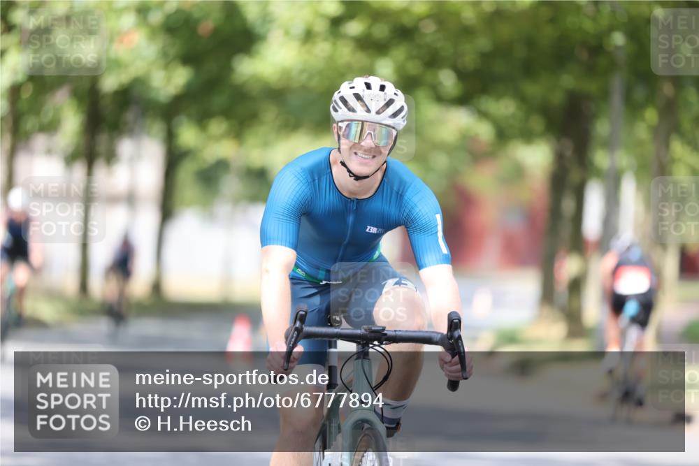 11.08.2024 - GEWOBA Citytriathlon Bremen H.Heesch http://msf.ph/oto/6777894 11.08.2024 11:46:10 Radfahren 755, 775, 806, 845, 853, 954, 962 meine-sportfotos.de