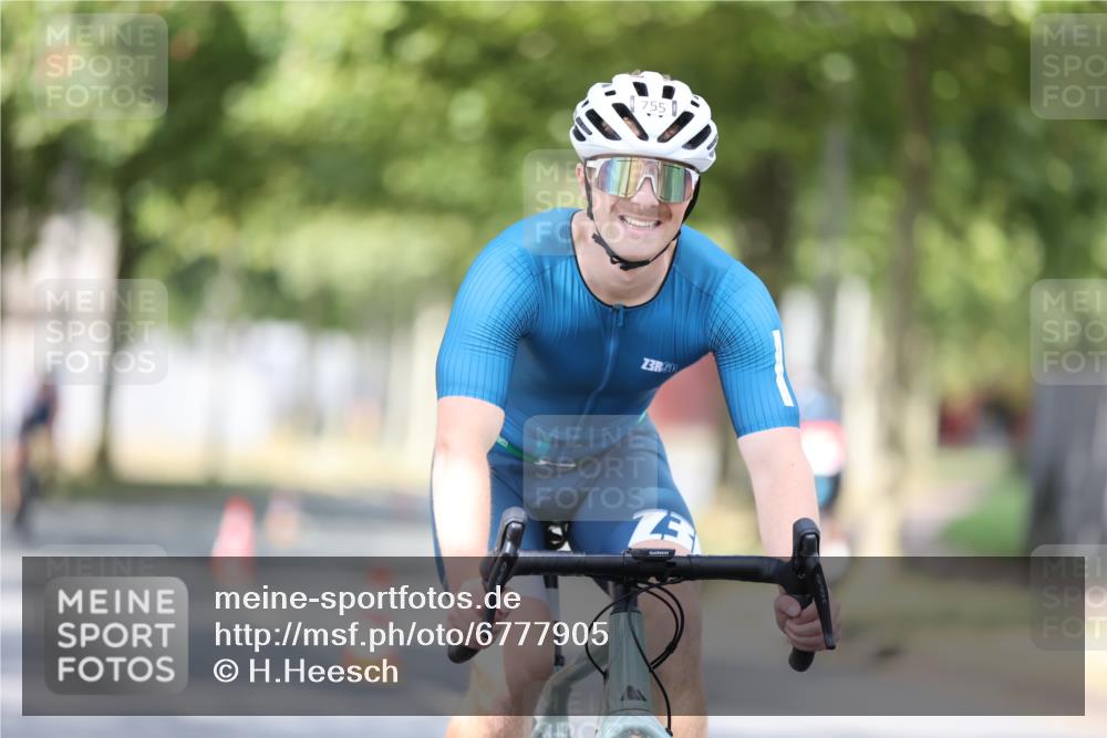 11.08.2024 - GEWOBA Citytriathlon Bremen H.Heesch http://msf.ph/oto/6777905 11.08.2024 11:46:10 Radfahren 755, 775, 806, 845, 853, 954, 962 meine-sportfotos.de