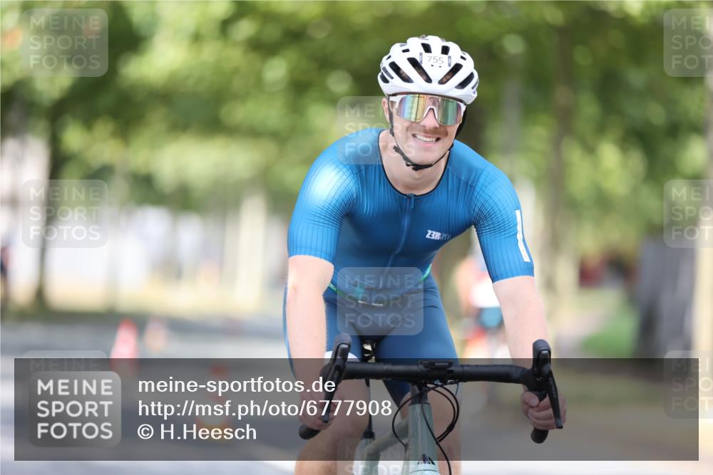 11.08.2024 - GEWOBA Citytriathlon Bremen H.Heesch http://msf.ph/oto/6777908 11.08.2024 11:46:10 Radfahren 755, 775, 806, 845, 853, 954, 962 meine-sportfotos.de