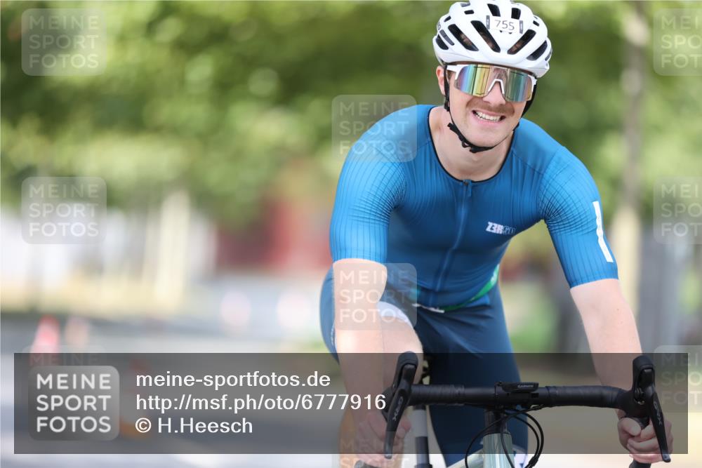 11.08.2024 - GEWOBA Citytriathlon Bremen H.Heesch http://msf.ph/oto/6777916 11.08.2024 11:46:10 Radfahren 755, 775, 806, 845, 853, 954, 962 meine-sportfotos.de