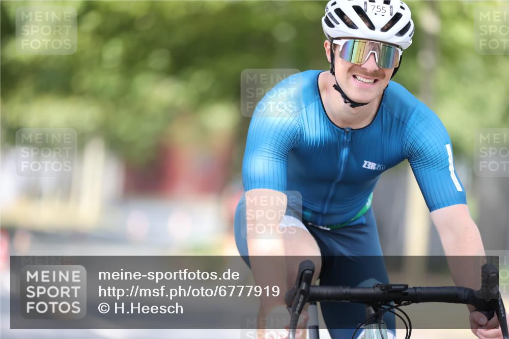 11.08.2024 - GEWOBA Citytriathlon Bremen H.Heesch http://msf.ph/oto/6777919 11.08.2024 11:46:10 Radfahren 755, 775, 806, 845, 853, 954, 962 meine-sportfotos.de