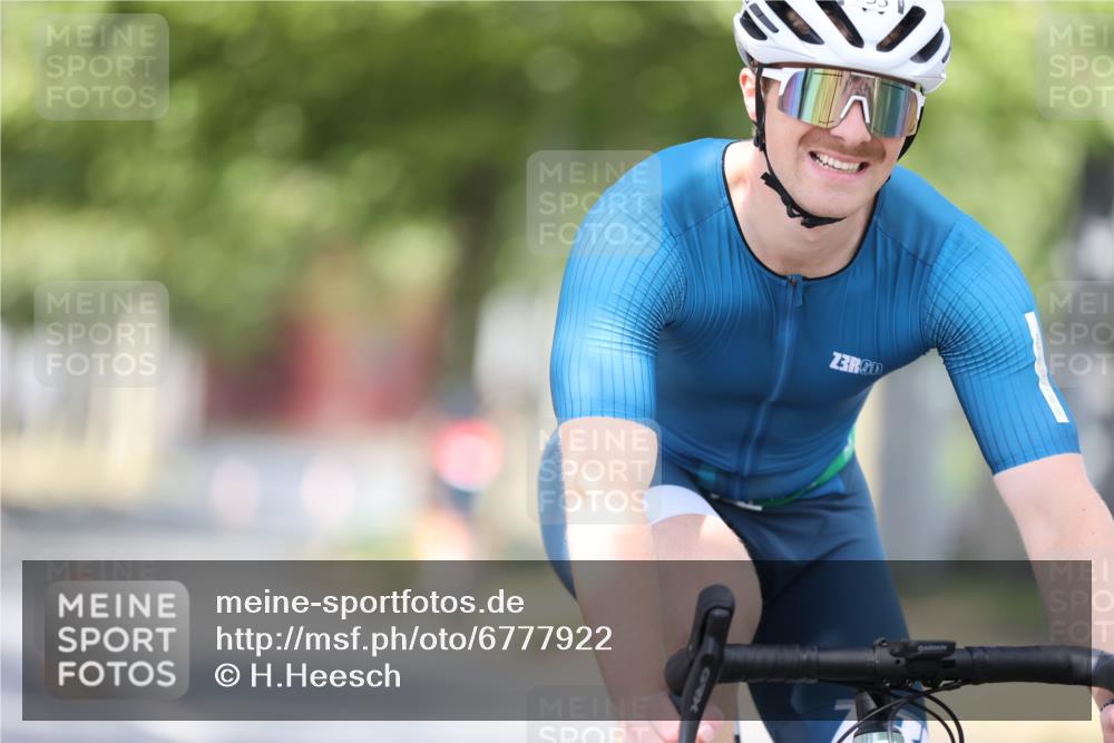 11.08.2024 - GEWOBA Citytriathlon Bremen H.Heesch http://msf.ph/oto/6777922 11.08.2024 11:46:10 Radfahren 755, 775, 806, 845, 853, 954, 962 meine-sportfotos.de