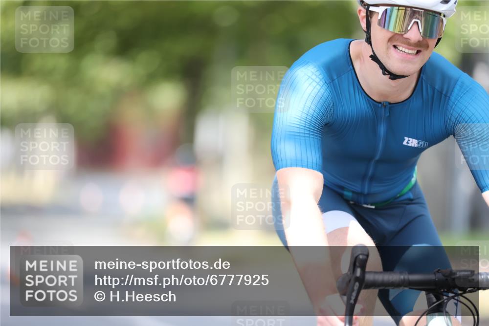 11.08.2024 - GEWOBA Citytriathlon Bremen H.Heesch http://msf.ph/oto/6777925 11.08.2024 11:46:10 Radfahren 755, 775, 806, 845, 853, 954, 962 meine-sportfotos.de