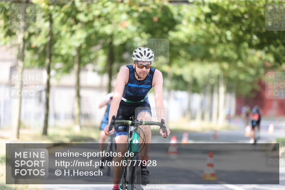 11.08.2024 - GEWOBA Citytriathlon Bremen H.Heesch http://msf.ph/oto/6777928 11.08.2024 11:46:13 Radfahren 755, 757, 775, 806, 839, 845, 853, 954, 962 meine-sportfotos.de