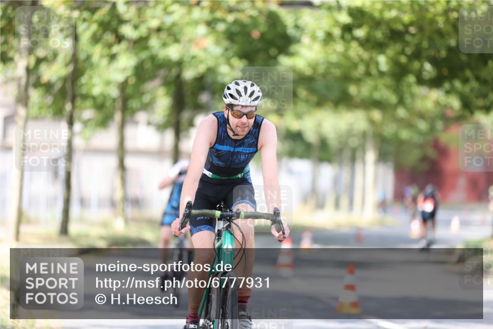 11.08.2024 - GEWOBA Citytriathlon Bremen H.Heesch http://msf.ph/oto/6777931 11.08.2024 11:46:13 Radfahren 755, 757, 775, 806, 839, 845, 853, 954, 962 meine-sportfotos.de