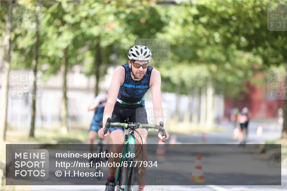 11.08.2024 - GEWOBA Citytriathlon Bremen H.Heesch http://msf.ph/oto/6777934 11.08.2024 11:46:13 Radfahren 755, 757, 775, 806, 839, 845, 853, 954, 962 meine-sportfotos.de