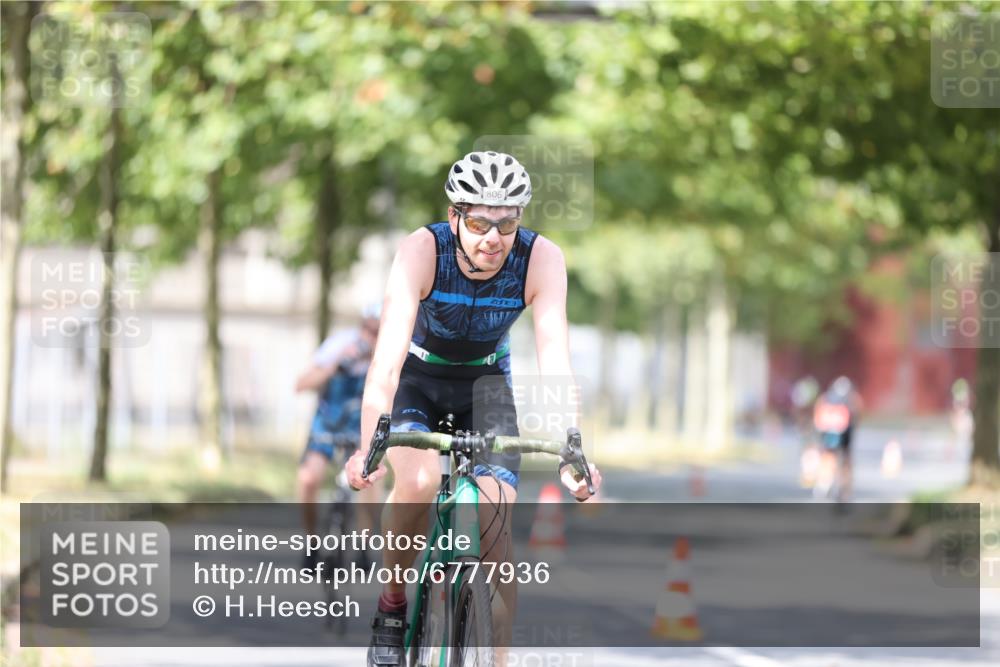11.08.2024 - GEWOBA Citytriathlon Bremen H.Heesch http://msf.ph/oto/6777936 11.08.2024 11:46:13 Radfahren 755, 757, 775, 806, 839, 845, 853, 954, 962 meine-sportfotos.de