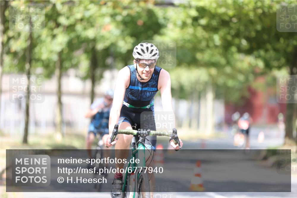 11.08.2024 - GEWOBA Citytriathlon Bremen H.Heesch http://msf.ph/oto/6777940 11.08.2024 11:46:13 Radfahren 755, 757, 775, 806, 839, 845, 853, 954, 962 meine-sportfotos.de