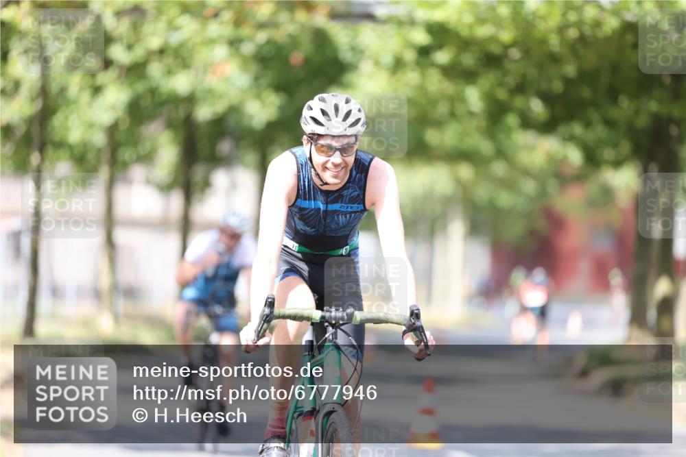 11.08.2024 - GEWOBA Citytriathlon Bremen H.Heesch http://msf.ph/oto/6777946 11.08.2024 11:46:13 Radfahren 755, 757, 775, 806, 839, 845, 853, 954, 962 meine-sportfotos.de