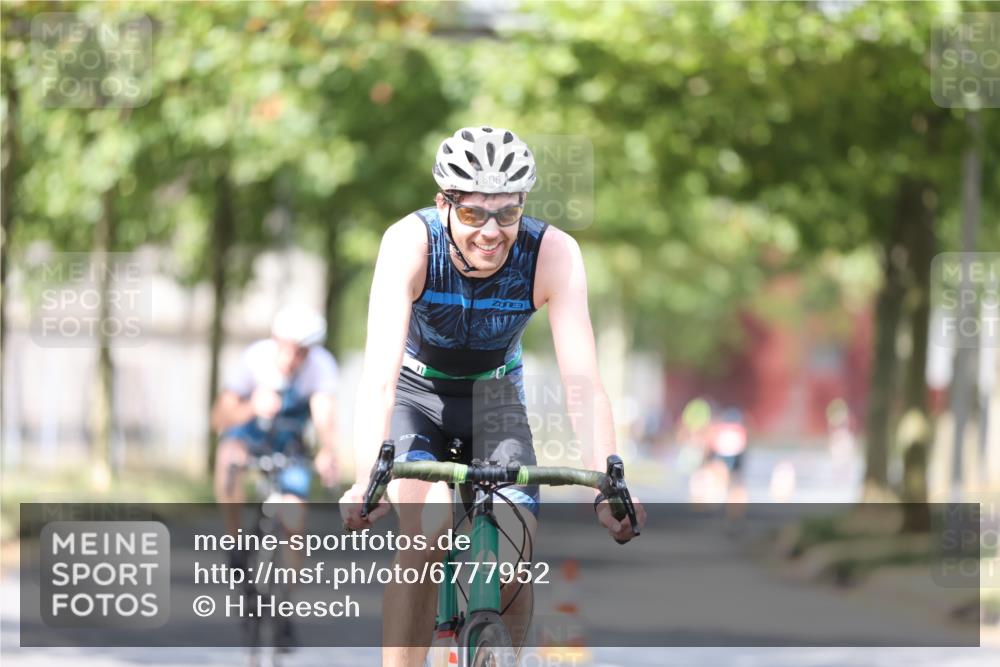 11.08.2024 - GEWOBA Citytriathlon Bremen H.Heesch http://msf.ph/oto/6777952 11.08.2024 11:46:13 Radfahren 755, 757, 775, 806, 839, 845, 853, 954, 962 meine-sportfotos.de