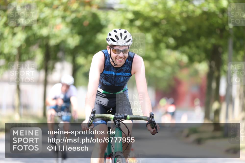 11.08.2024 - GEWOBA Citytriathlon Bremen H.Heesch http://msf.ph/oto/6777955 11.08.2024 11:46:13 Radfahren 755, 757, 775, 806, 839, 845, 853, 954, 962 meine-sportfotos.de