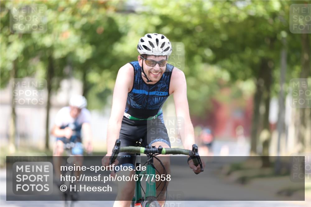 11.08.2024 - GEWOBA Citytriathlon Bremen H.Heesch http://msf.ph/oto/6777958 11.08.2024 11:46:13 Radfahren 755, 757, 775, 806, 839, 845, 853, 954, 962 meine-sportfotos.de