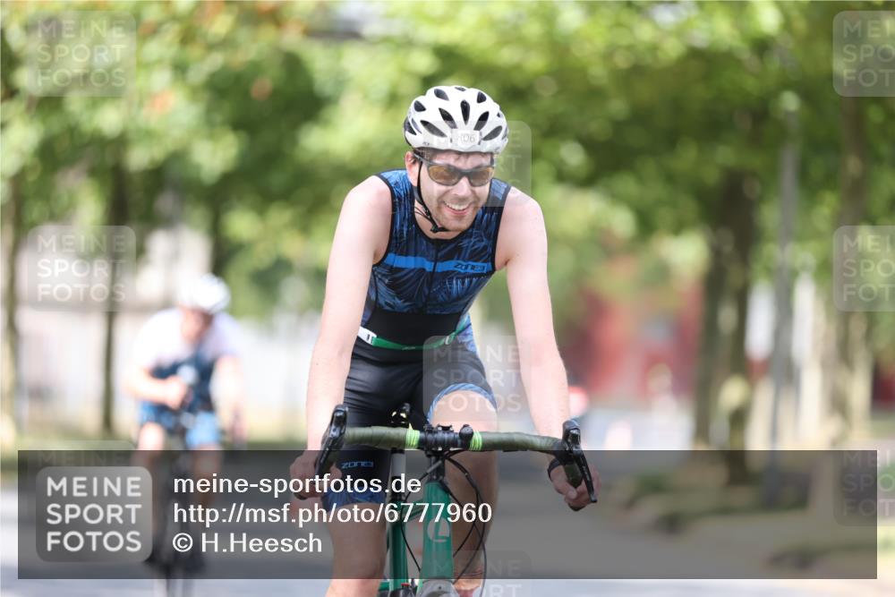 11.08.2024 - GEWOBA Citytriathlon Bremen H.Heesch http://msf.ph/oto/6777960 11.08.2024 11:46:13 Radfahren 755, 757, 775, 806, 839, 845, 853, 954, 962 meine-sportfotos.de