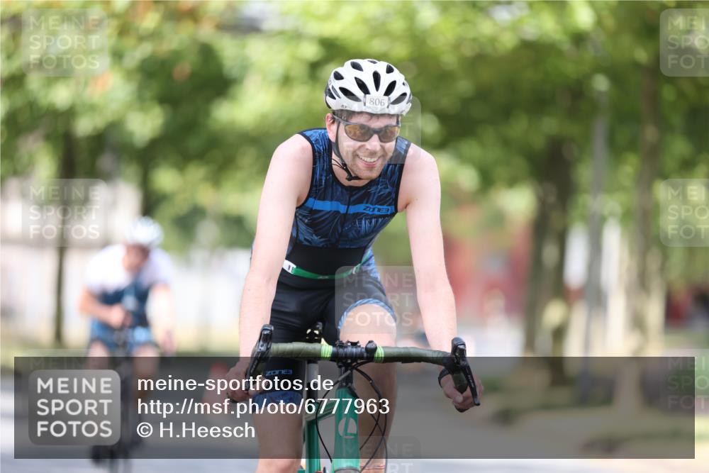 11.08.2024 - GEWOBA Citytriathlon Bremen H.Heesch http://msf.ph/oto/6777963 11.08.2024 11:46:13 Radfahren 755, 757, 775, 806, 839, 845, 853, 954, 962 meine-sportfotos.de