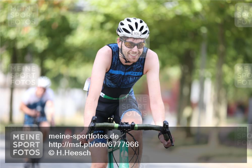11.08.2024 - GEWOBA Citytriathlon Bremen H.Heesch http://msf.ph/oto/6777966 11.08.2024 11:46:13 Radfahren 755, 757, 775, 806, 839, 845, 853, 954, 962 meine-sportfotos.de