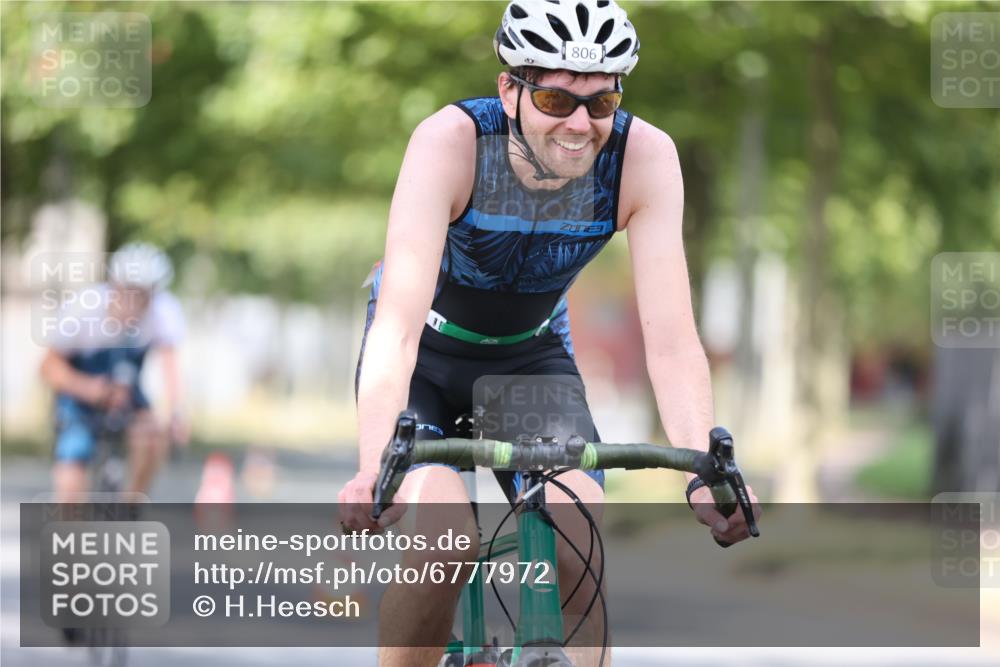 11.08.2024 - GEWOBA Citytriathlon Bremen H.Heesch http://msf.ph/oto/6777972 11.08.2024 11:46:13 Radfahren 755, 757, 775, 806, 839, 845, 853, 954, 962 meine-sportfotos.de