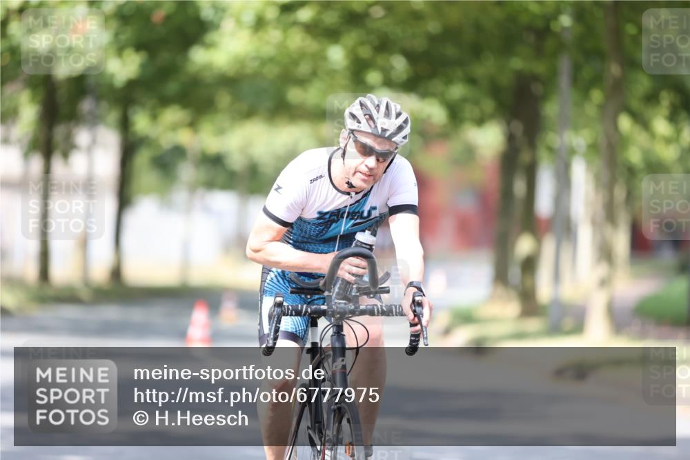 11.08.2024 - GEWOBA Citytriathlon Bremen H.Heesch http://msf.ph/oto/6777975 11.08.2024 11:46:14 Radfahren 755, 757, 775, 806, 839, 853, 954, 962 meine-sportfotos.de