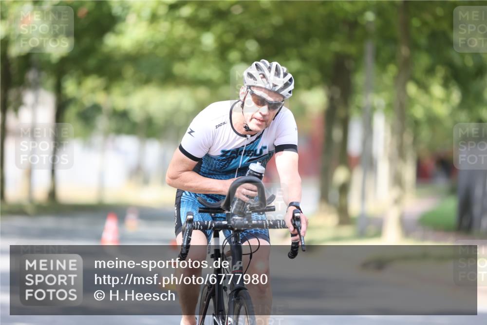11.08.2024 - GEWOBA Citytriathlon Bremen H.Heesch http://msf.ph/oto/6777980 11.08.2024 11:46:15 Radfahren 755, 757, 773, 775, 806, 839, 843, 853, 954, 962 meine-sportfotos.de