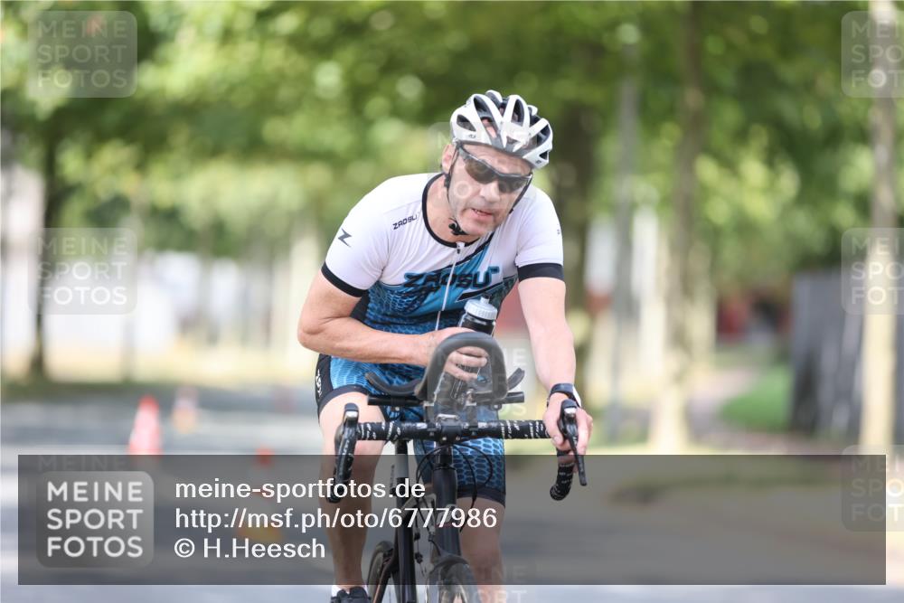 11.08.2024 - GEWOBA Citytriathlon Bremen H.Heesch http://msf.ph/oto/6777986 11.08.2024 11:46:15 Radfahren 755, 757, 773, 775, 806, 839, 843, 853, 954, 962 meine-sportfotos.de